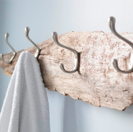 Crochet sur support de bois