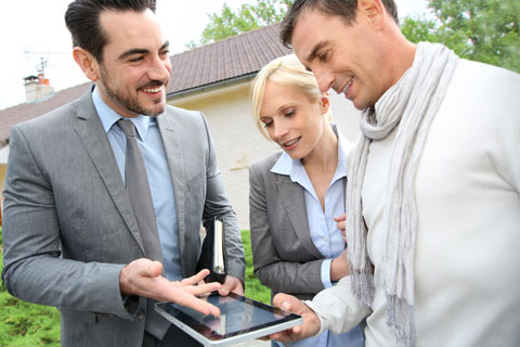 Votre courtier immobilier vous conseille pour acheter ou vendre une propriété.