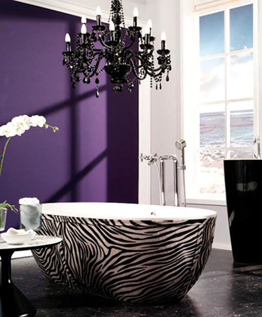 Un mur-décor violet vif